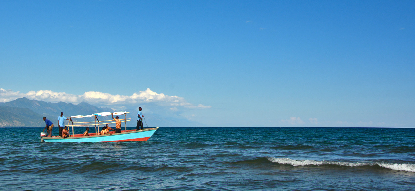 02 Motorboat on Lake Nyasa, Lake Malawi, Blue Canoe